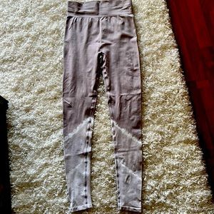 Like new purple tie dye leggings. Size xs/s